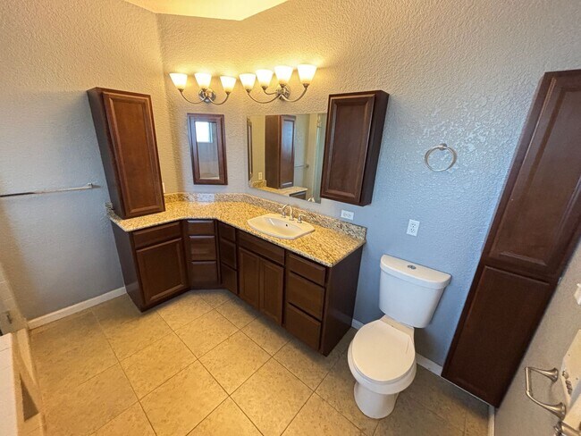 Building Photo - Stunning 3Bed/2Bath/2Car 1st Floor Condo with Private Yard, and Luxurious Amenities! $300 Off Mov...