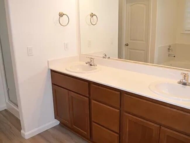 Building Photo - 4450 Lacy Ln