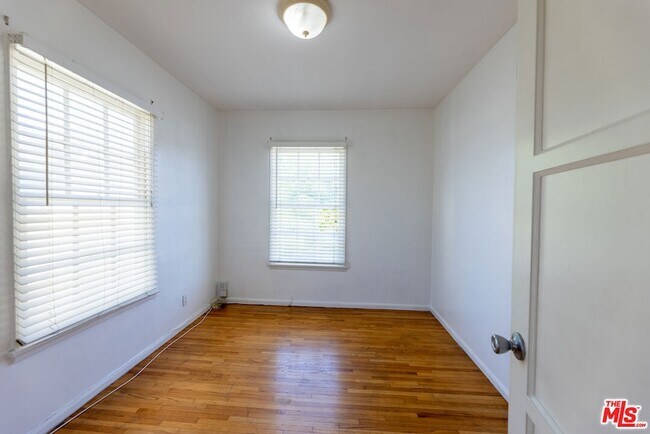 Building Photo - 8539 1/2 Cashio St