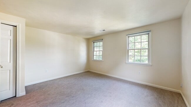 Building Photo - 23 Holman St