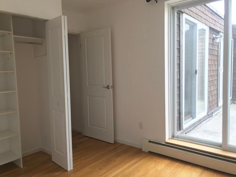Building Photo - 142 Kenrick St