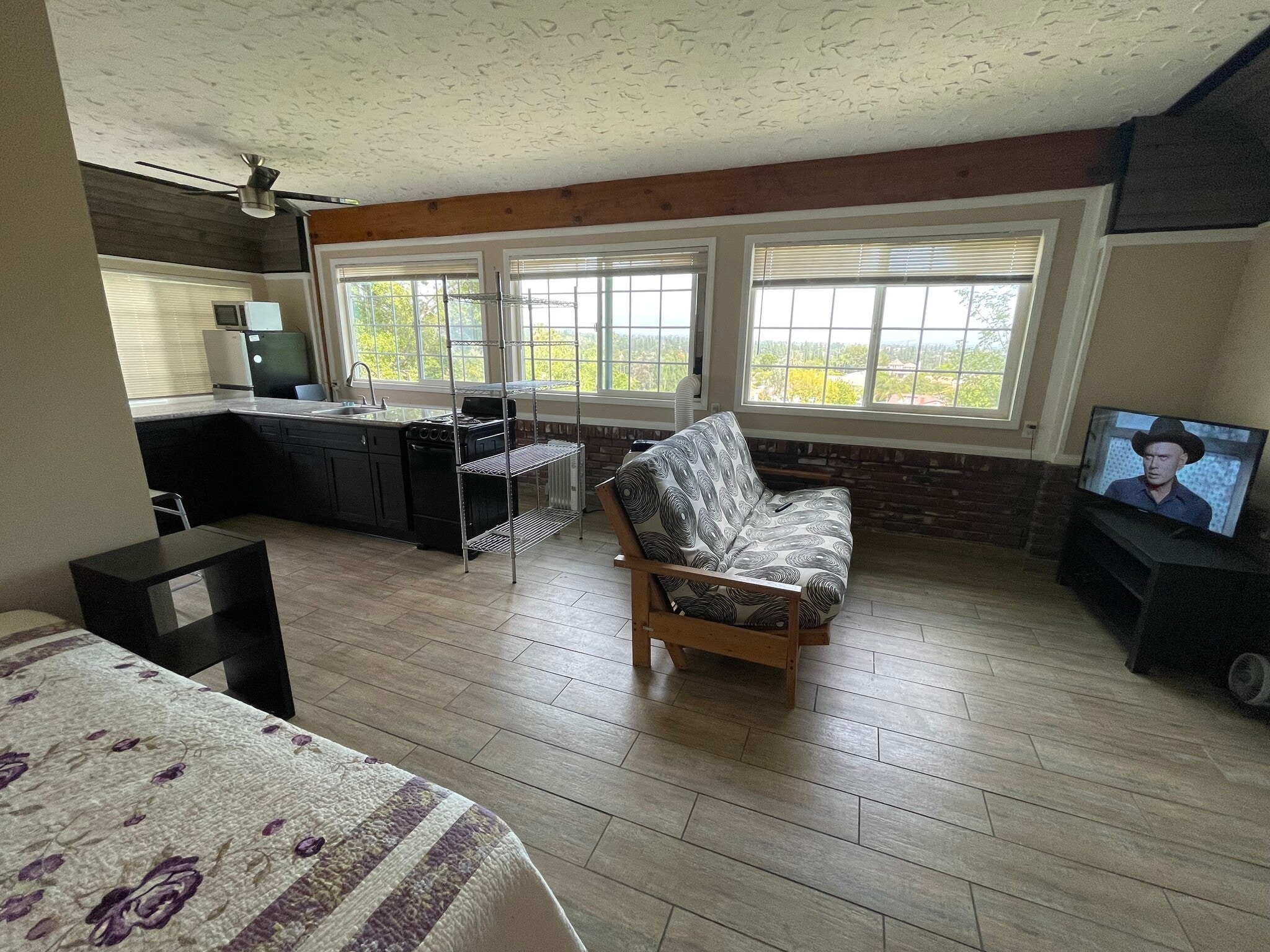 Building Photo - 19122 Clymer St