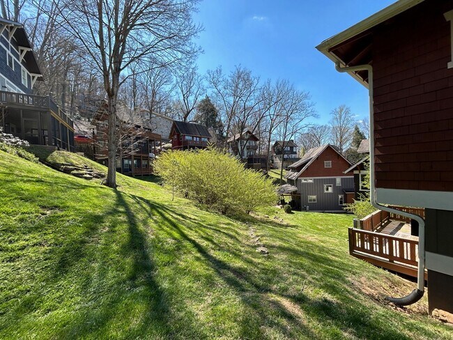 Building Photo - North AVL - Green Built Custom Home, Conve...