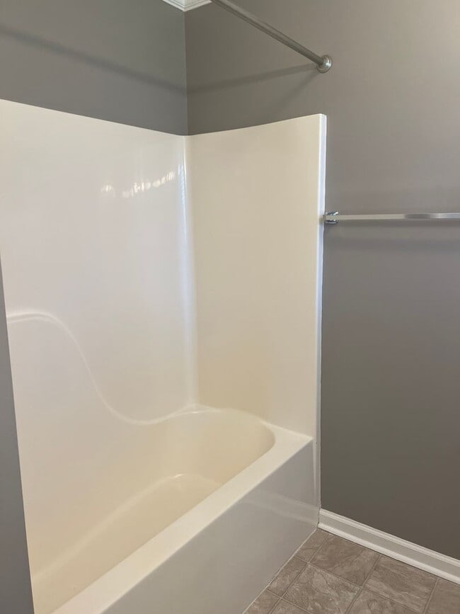 Building Photo - 3 Bedroom 3 Bathroom House with an Office.  Available Now!