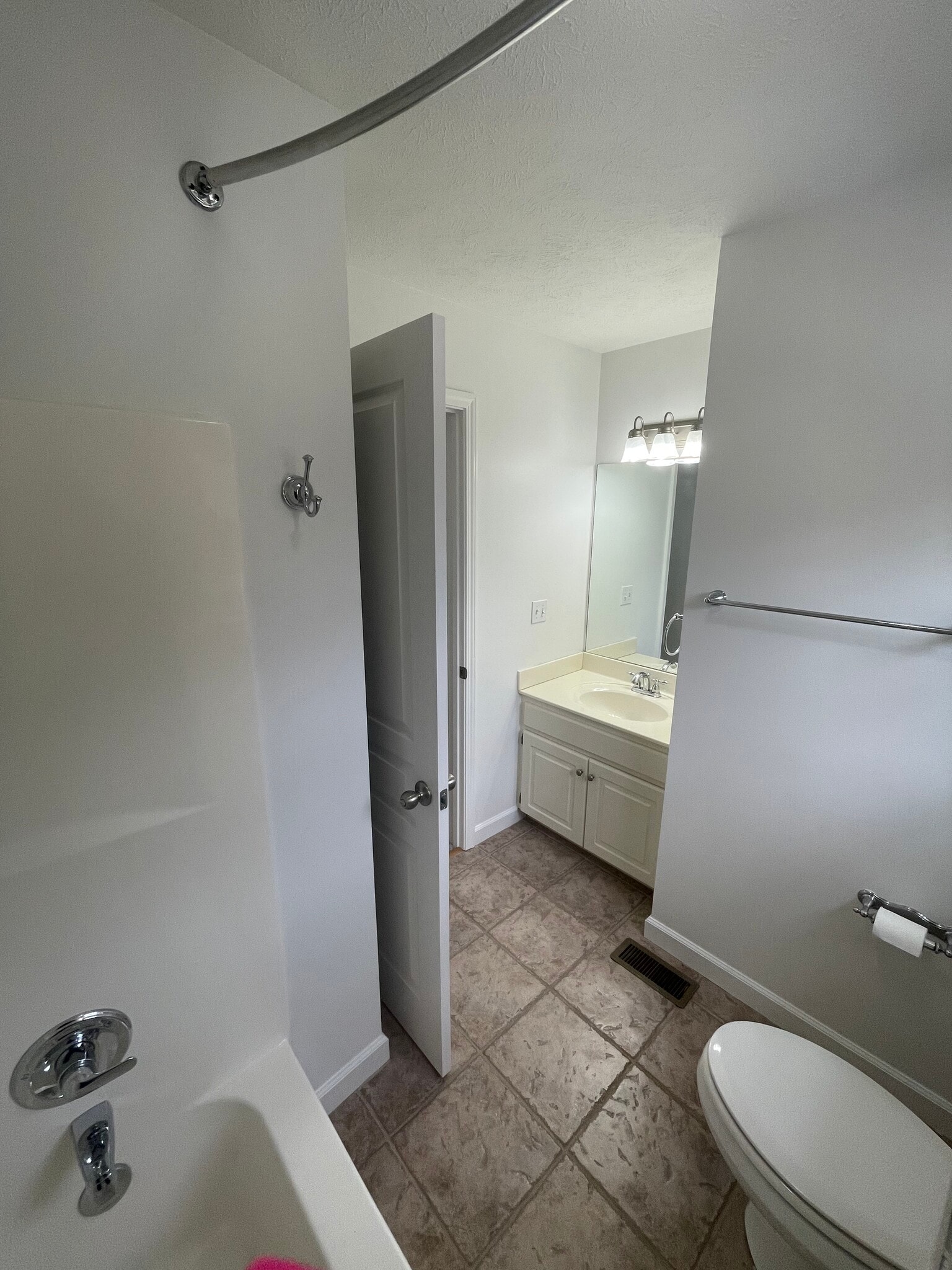Upstairs shared Bath - 2901 Harris Dr