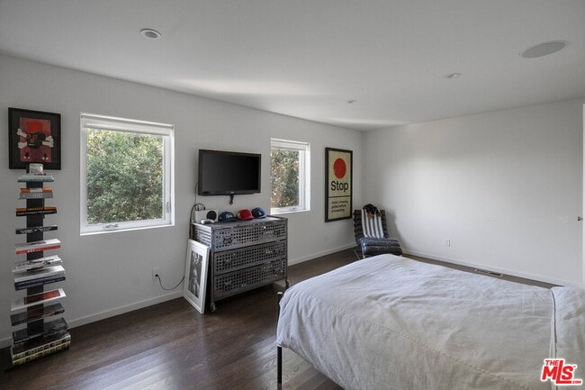 Building Photo - 7819 Torreyson Dr