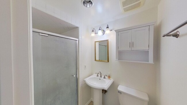 Building Photo - 16402 Birdie Ln