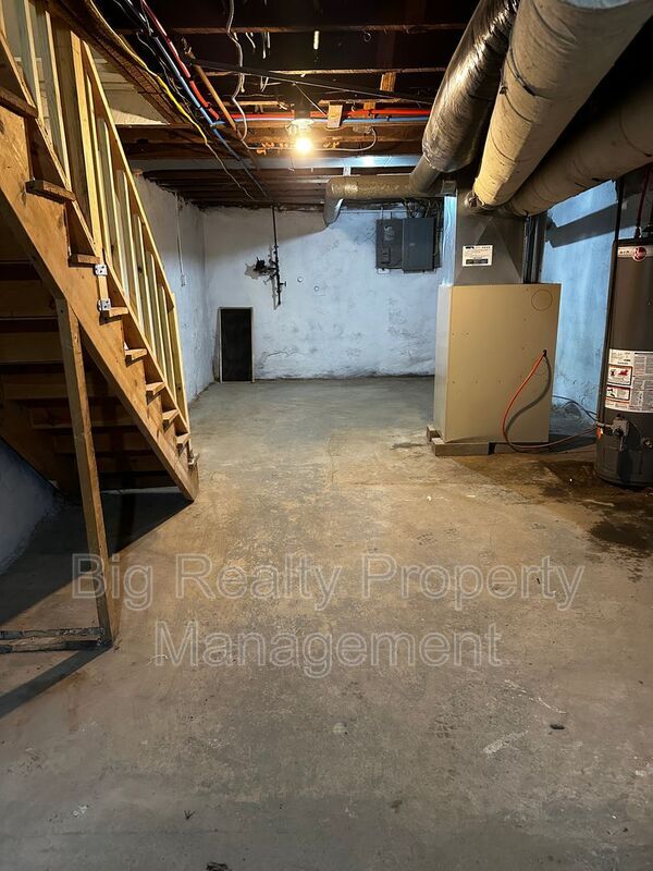 Building Photo - 342 Valley Rd