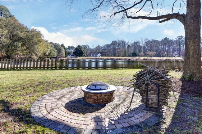 Building Photo - Lovely Home in Seaford