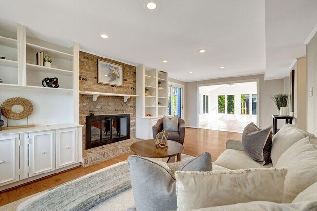 Building Photo - 2015 Freedom Ln