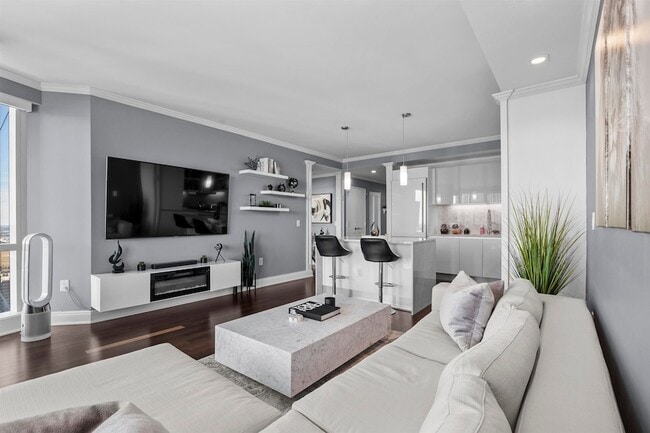 Building Photo - 77 Hudson St