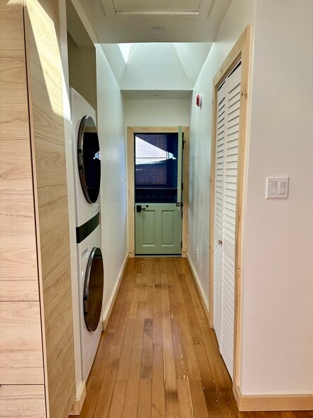 Entry hall - 1615 Shell Ave