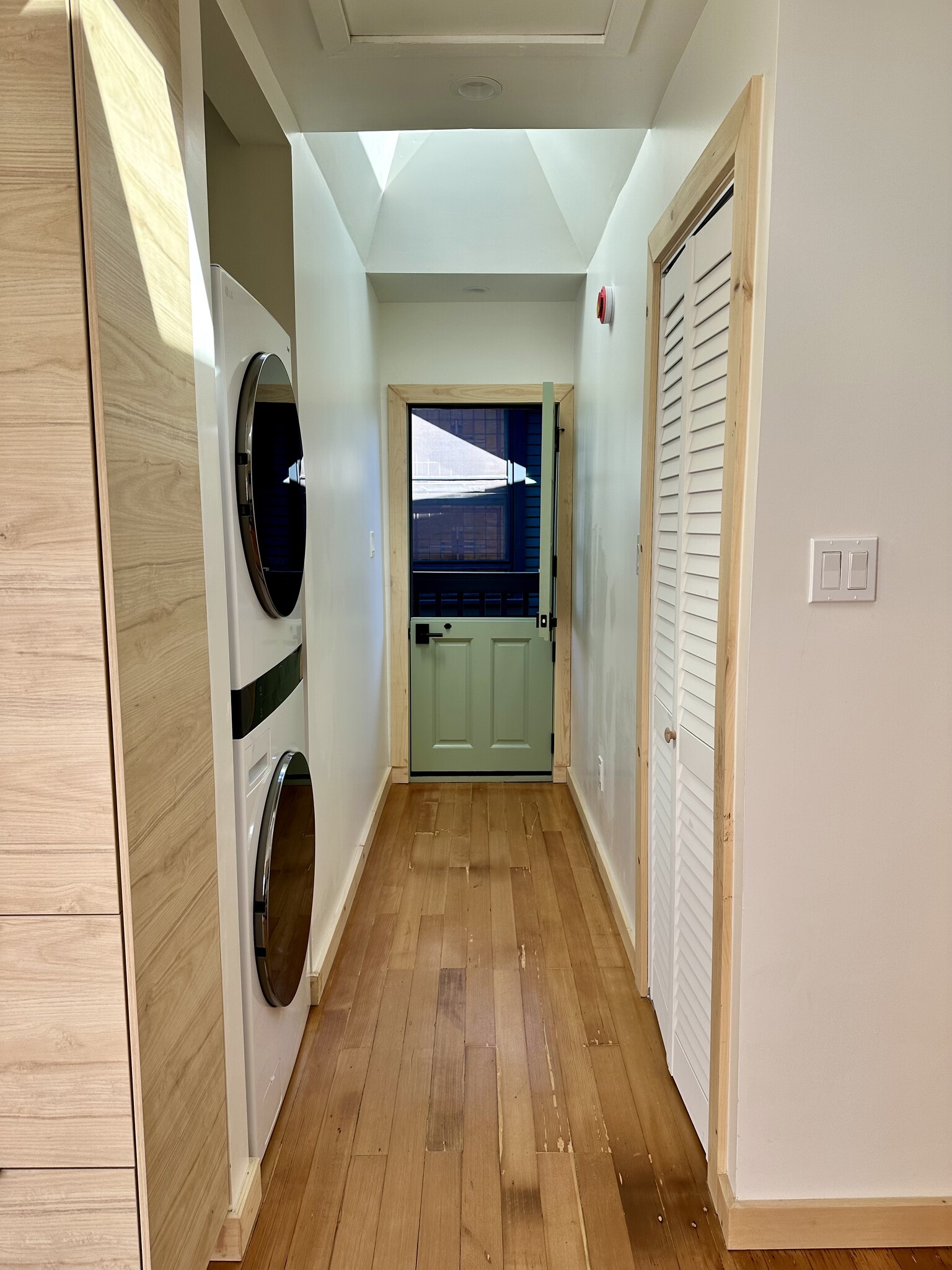Entry hall - 1615 Shell Ave