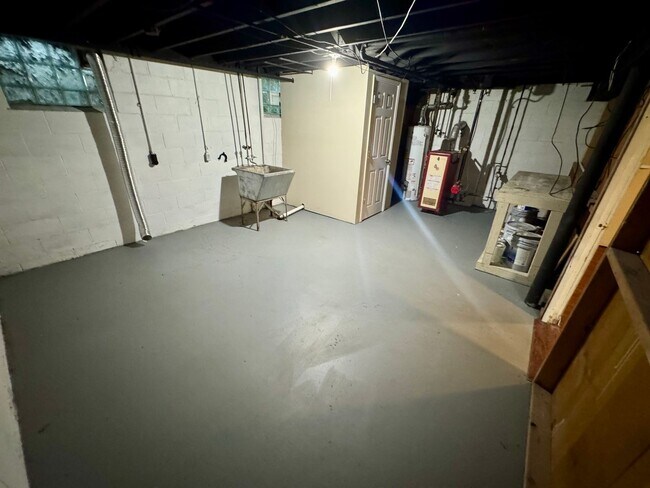 Building Photo - 3 Bedroom ~ Clintonville