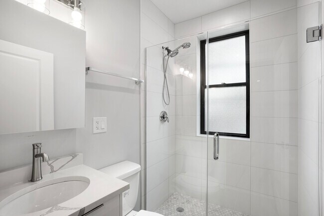 Building Photo - 1552 W Juneway Terrace