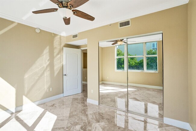 Building Photo - 101 S Ocean Dr