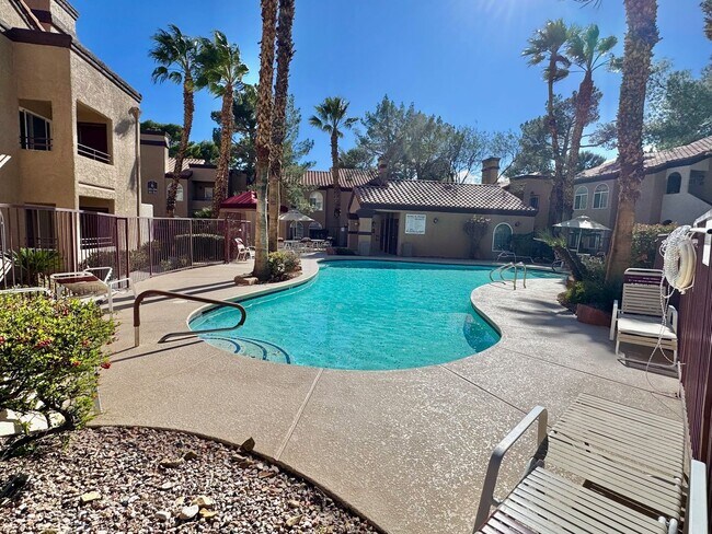 Building Photo - CUTE 2ND FLOOR UNIT, 2 BEDROOM/2 BATH CONDO!