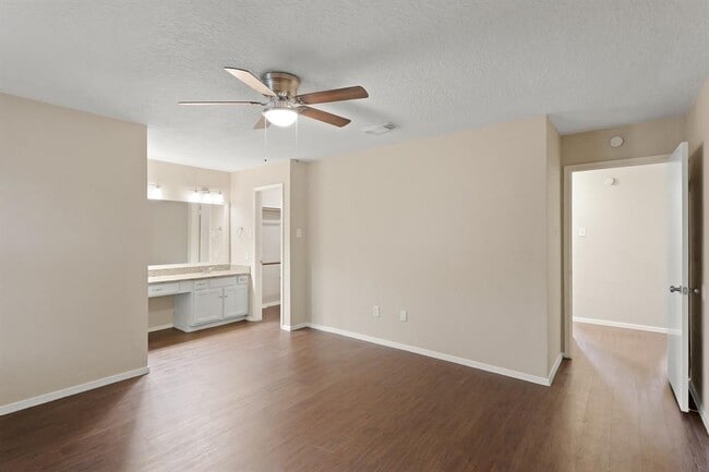 Building Photo - 6934 Renfro Dr