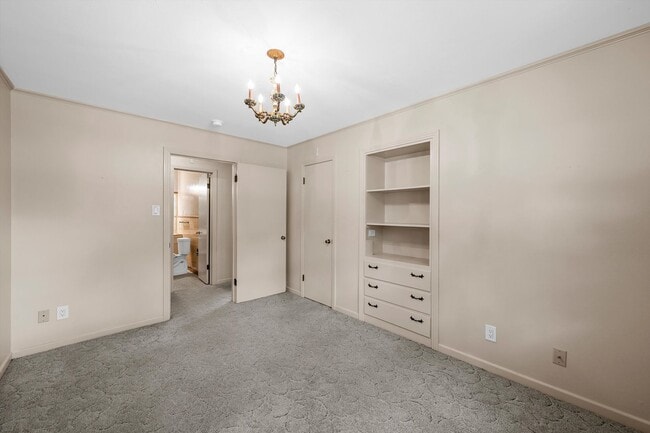 Building Photo - Private Woodway Retreat