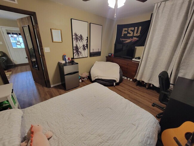 Building Photo - 1227 Continental Ct