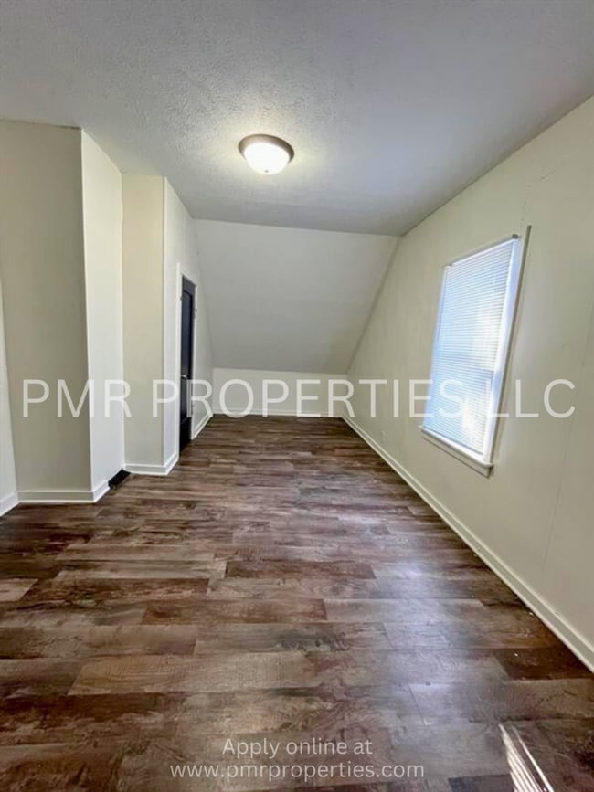 Building Photo - 2 Bedrooms / 1 Bathroom House