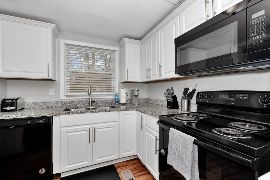Building Photo - 2207 4th St SW