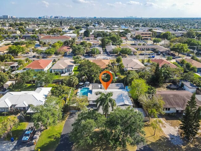 Building Photo - 704 NE 2nd St