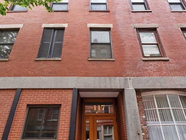 Building Photo - "Charming 2-Bedroom Retreat in the Heart of Boston's Vibrant North End"