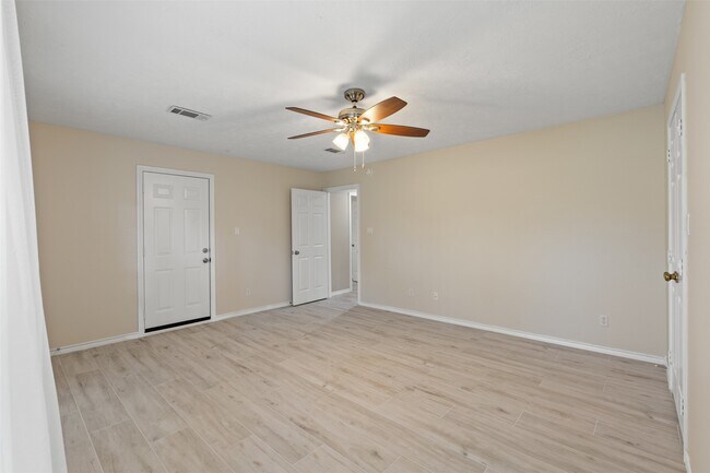 Building Photo - 120 Harbour Town Dr