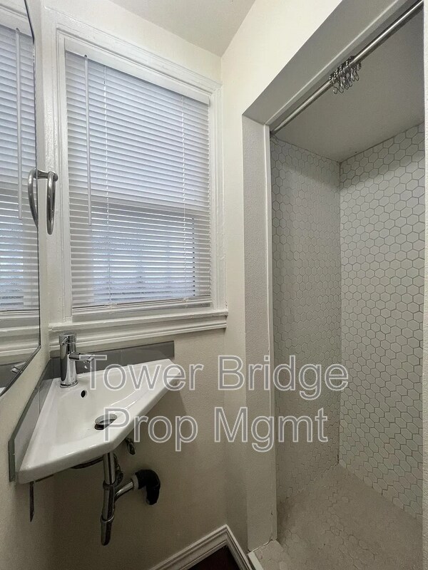 Building Photo - 716 14th St