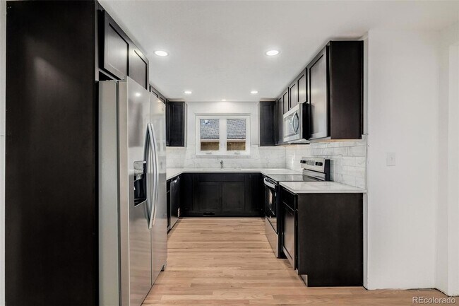 Building Photo - 2567 Benton St