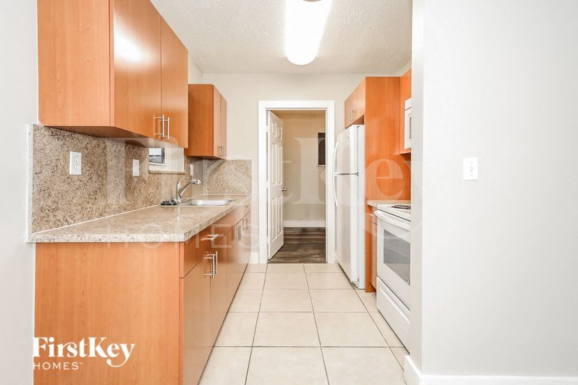 Building Photo - 14830 SW 103rd Ave