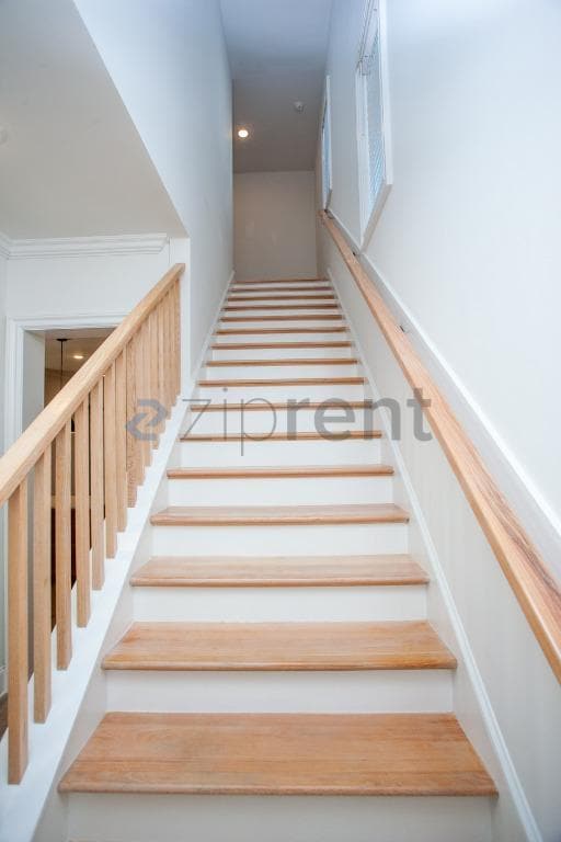 Building Photo - Unit