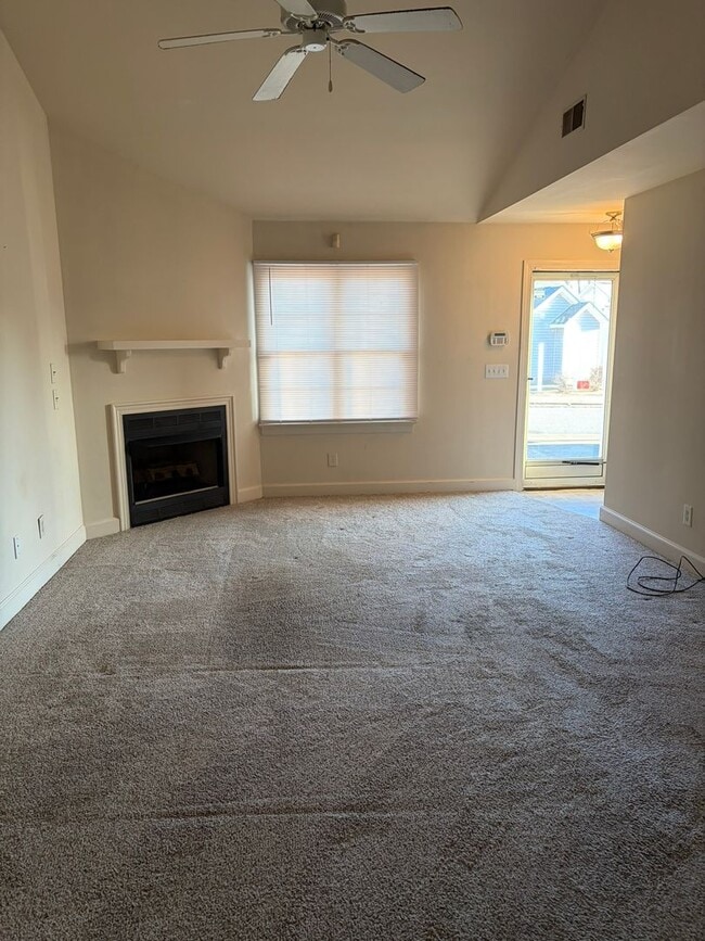 Building Photo - 3 Bedroom Duplex in Rocky Mount