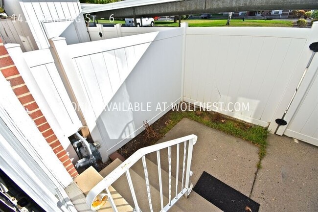 Building Photo - Stunning 3 Bed Ogden Townhome! No Deposit ...