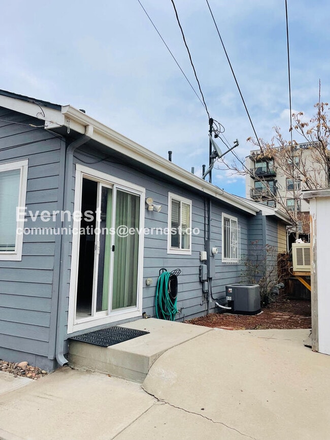 Building Photo - 2107 S Acoma St