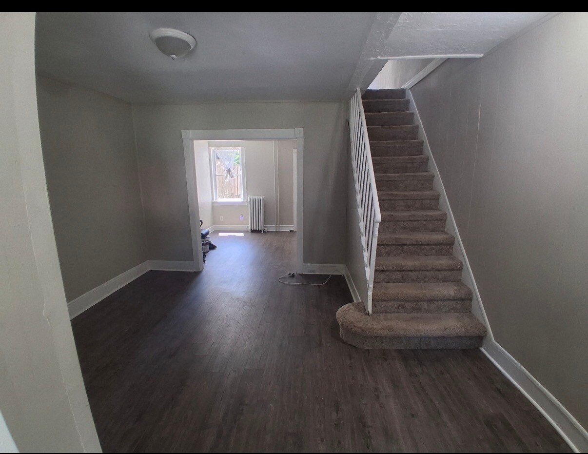 Building Photo - 538 Clifton Ave
