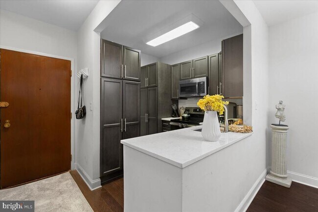 Building Photo - 955 26th St NW
