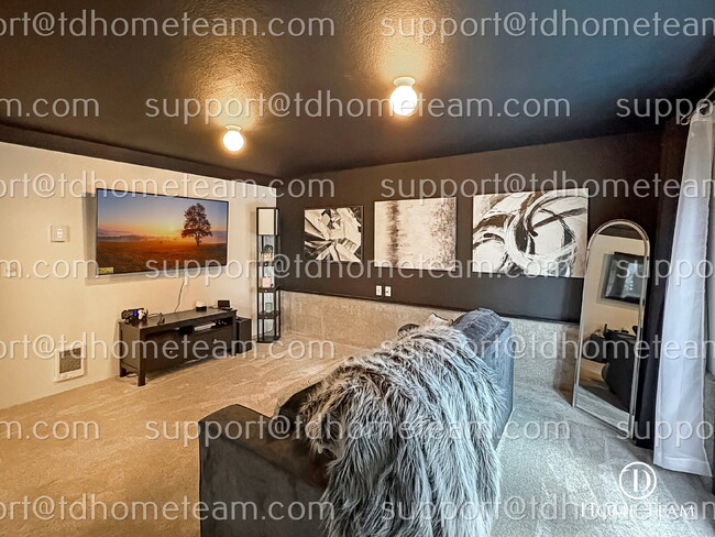 Building Photo - "Charming Lynnwood Home with Finished Base...