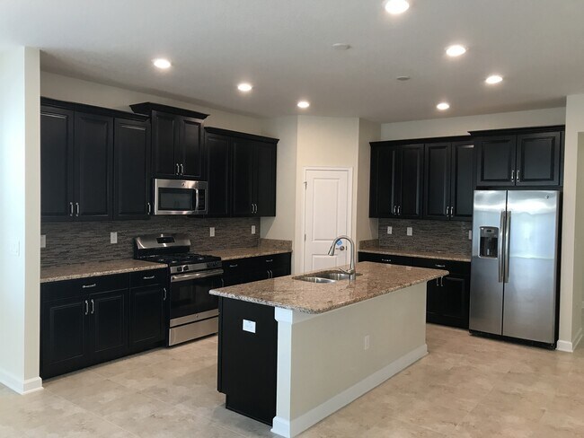 Building Photo - 3/2 Plus Den Located in Summerlake $2895