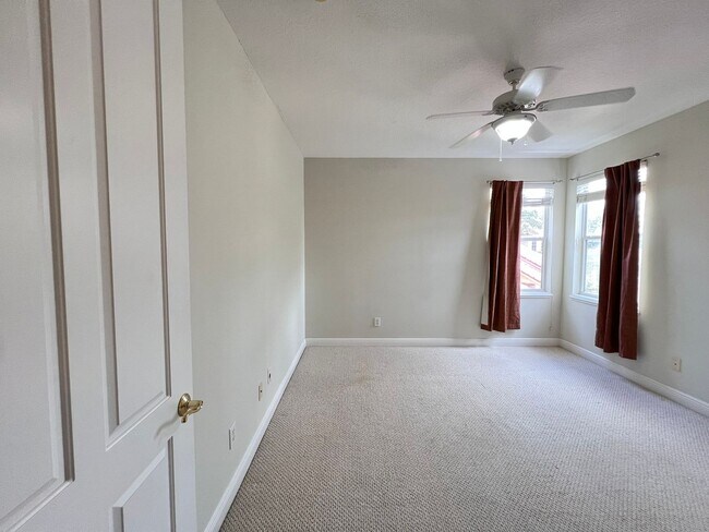 Building Photo - GORGEOUS SINGLE FAMILY HOME - PROPERTY  FU...