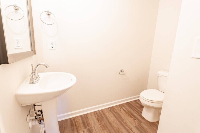 Building Photo - 812 Justify Lp