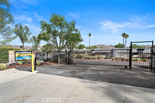 Building Photo - 22400 Canyon Club Dr