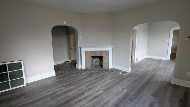 Building Photo - Charming 3-bedroom, 1.5-bathroom house loc...