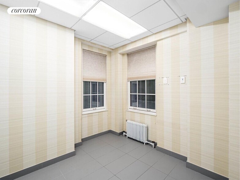 Building Photo - 137 E 67th St