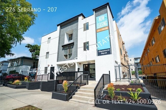 Building Photo - 226 Serrano-207