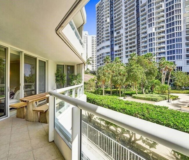 Building Photo - 21055 Yacht Club Dr