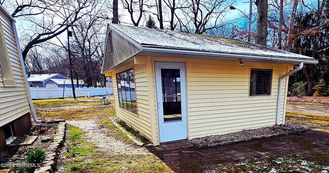 Building Photo - 12 Anderson Dr