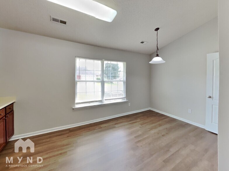Building Photo - 2404 Slatemill Dr SW