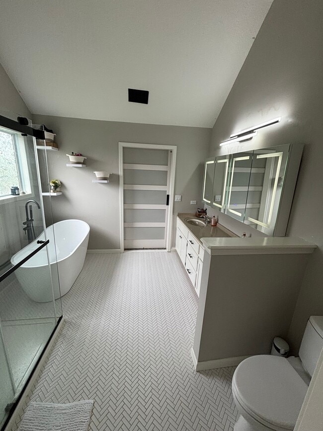 Building Photo - 4320 SW Gull Point Dr